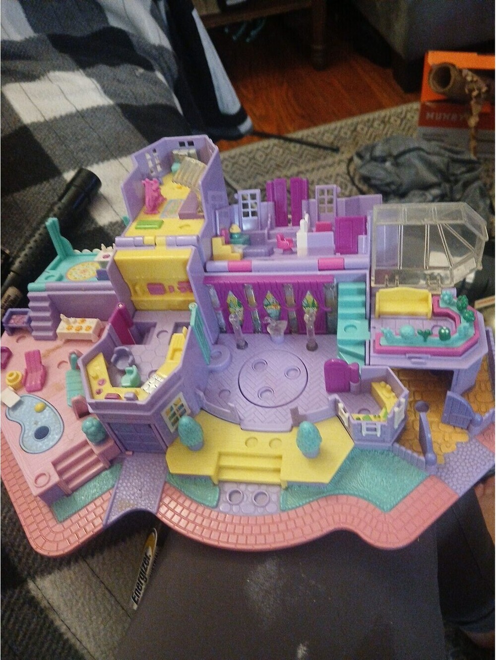 Polly Pocket Furnished 5-Room 2-Story Dollhouse 1994 lights work, no dolls